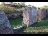 05077 ostia - regio i - insula xix - horrea dei mensores (i,xix,4) - ostseite - 5. raum von sueden - hinterer raum - bli ri nordwesten - 01-2024.jpg